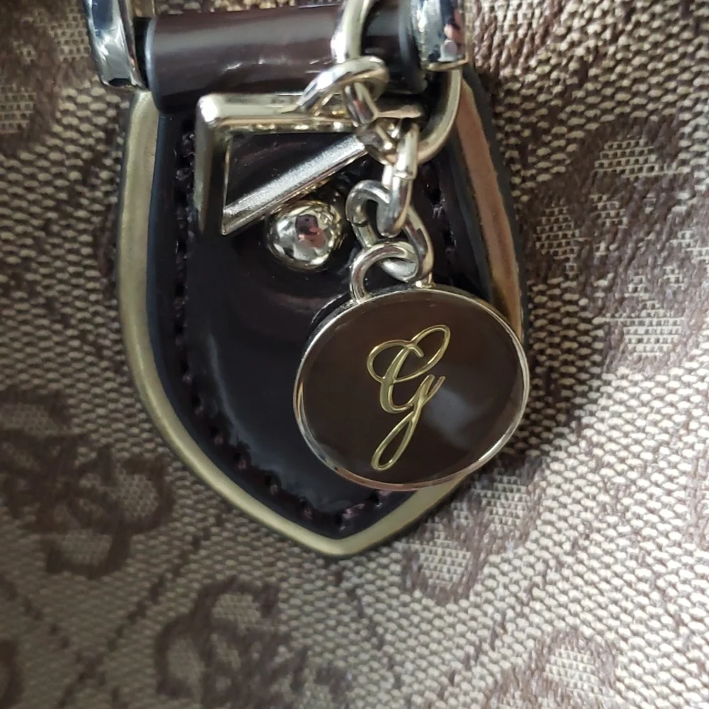 Guess impecable has